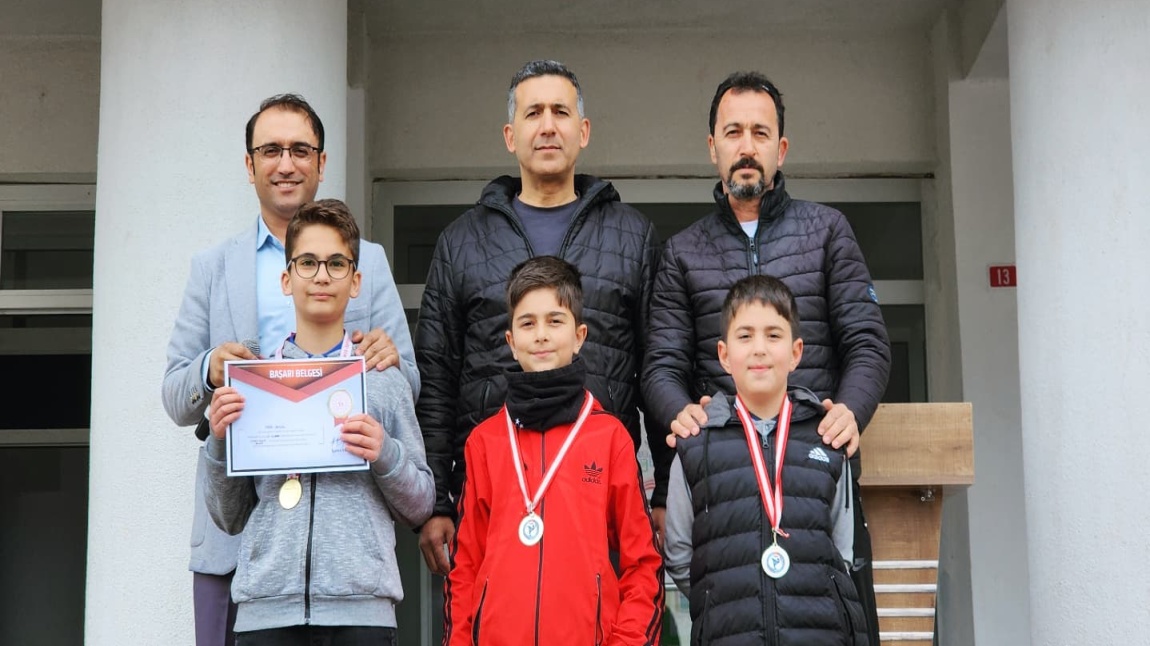 Kung Fu Wushu ve Halk Oyunlarında Derece Alan Öğrencilerimize Hediyeleri Takdim Edildi